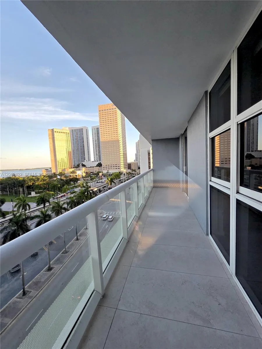 50 Biscayne Blvd #804 Miami, FL 33132
