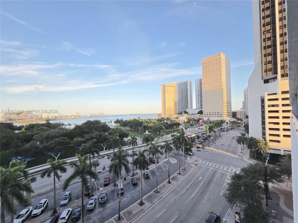 50 Biscayne Blvd #804 Miami, FL 33132