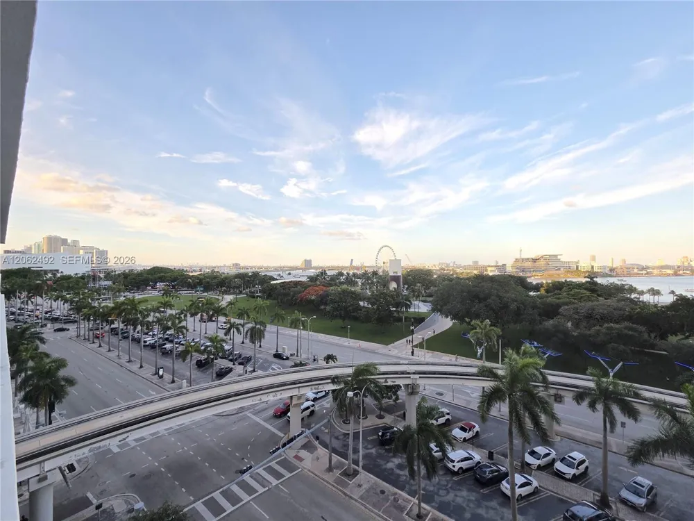 50 Biscayne Blvd #804 Miami, FL 33132