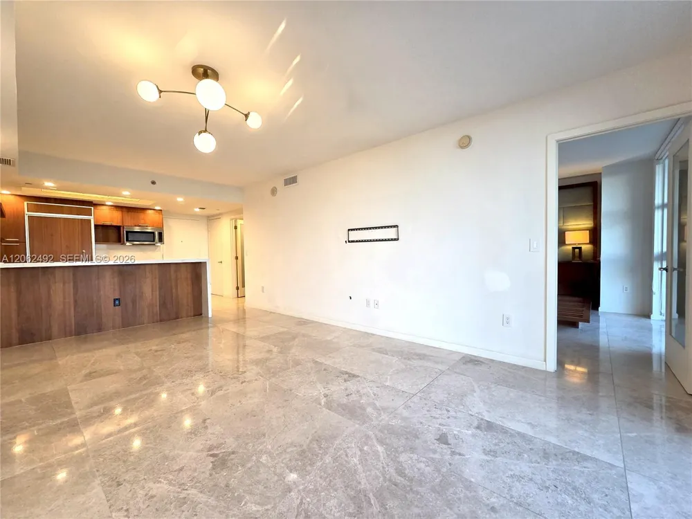 50 Biscayne Blvd #804 Miami, FL 33132