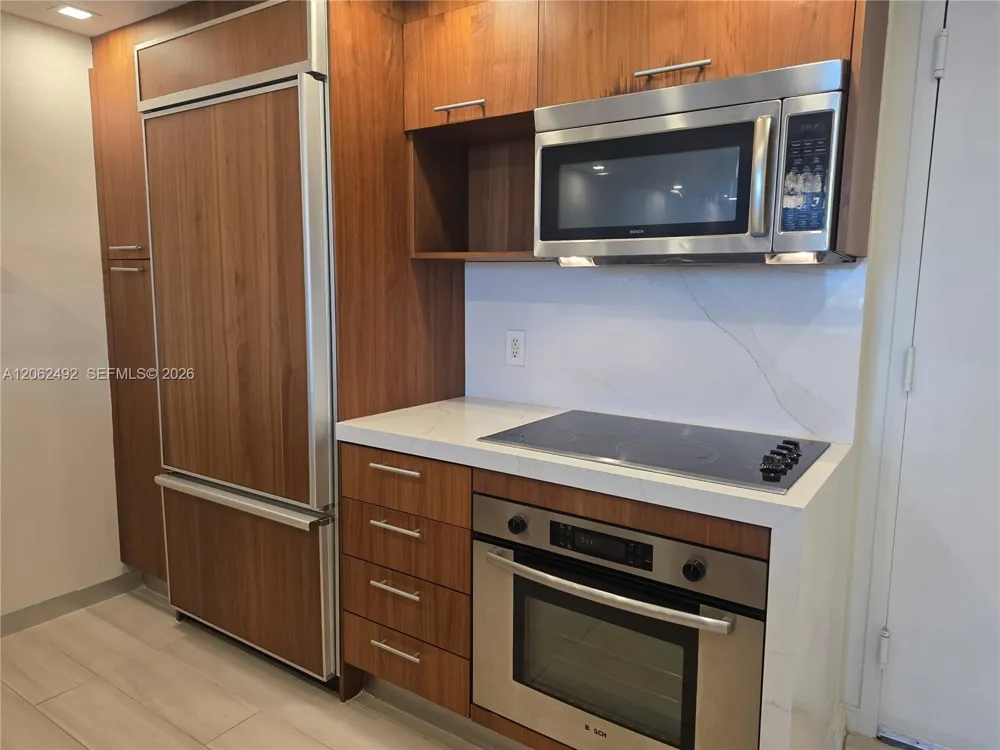50 Biscayne Blvd #804 Miami, FL 33132