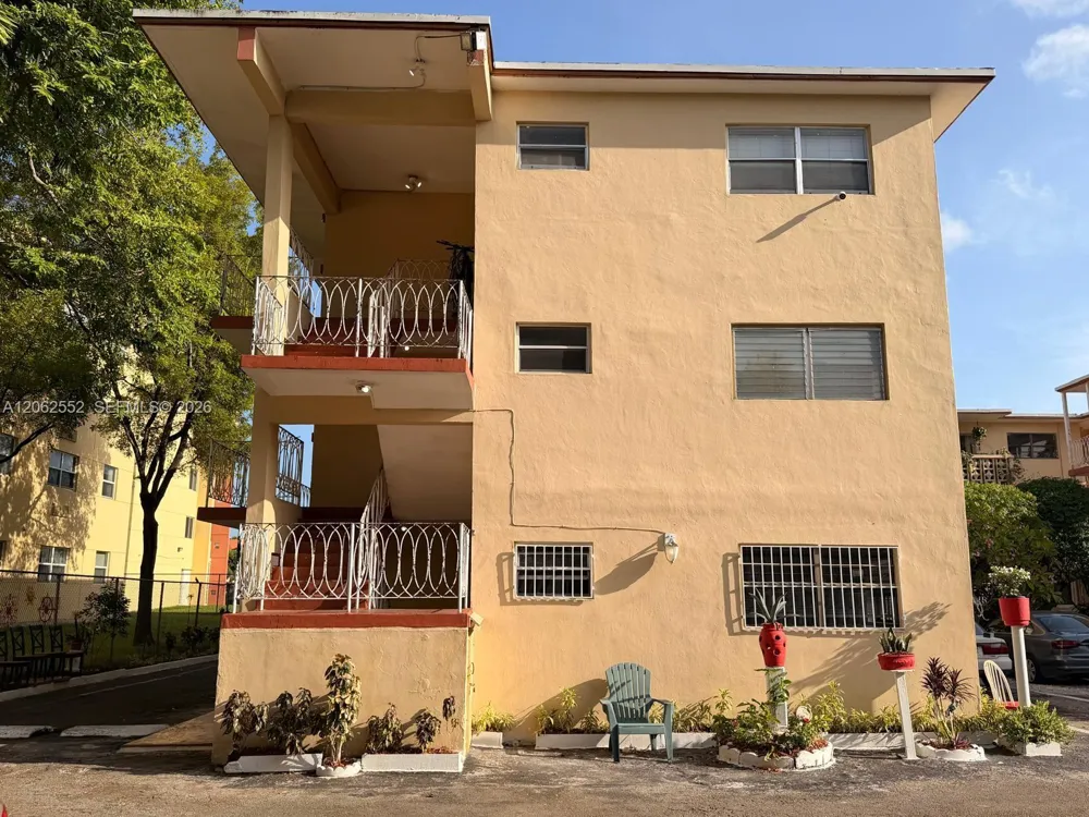 2441 NW 13th St #78 Miami, FL 33125