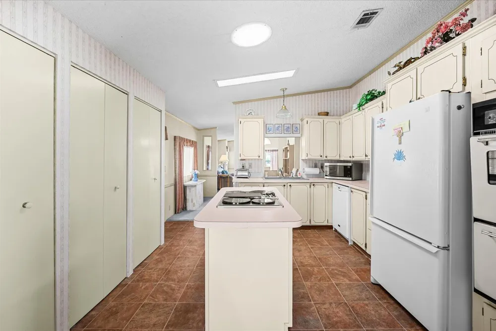 484 TROPICAL ISLES CIRCLE #D-32 Fort Pierce, FL 34982