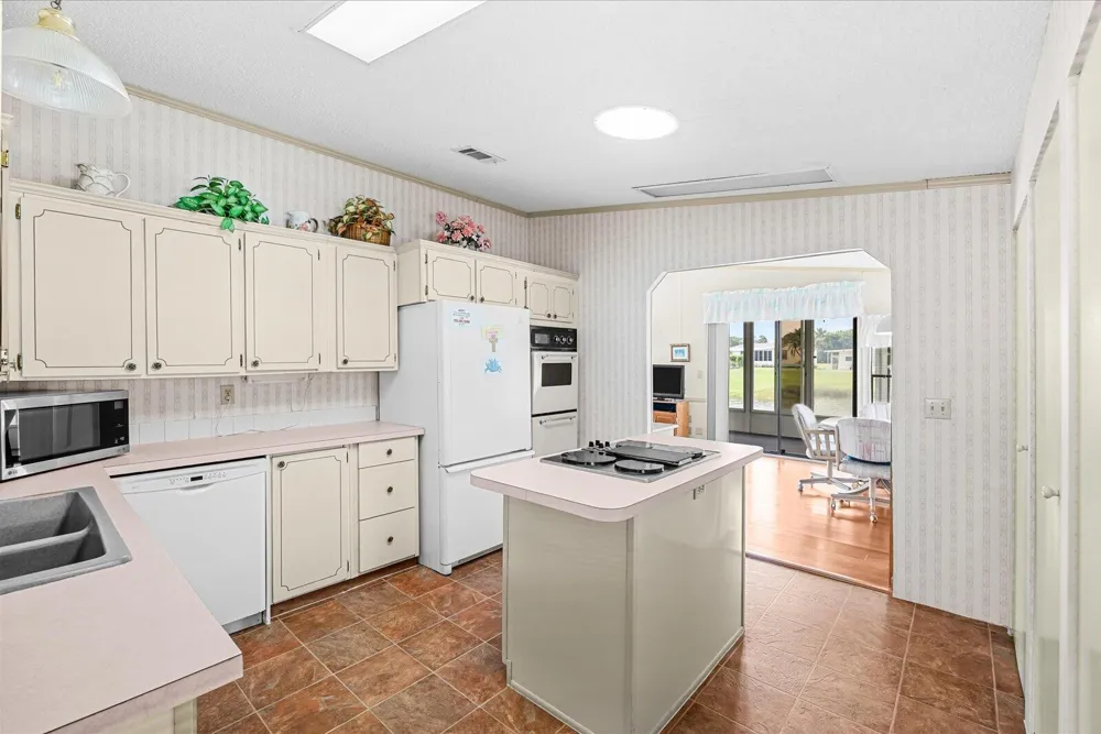 484 TROPICAL ISLES CIRCLE #D-32 Fort Pierce, FL 34982