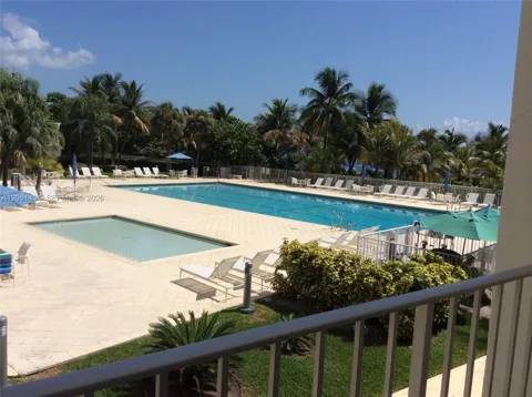 881 Ocean Dr #TH3