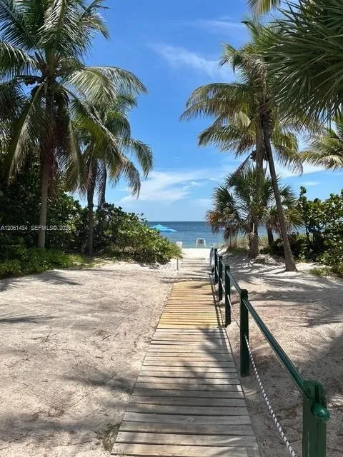 881 Ocean Dr #TH3 Key Biscayne, FL 33149