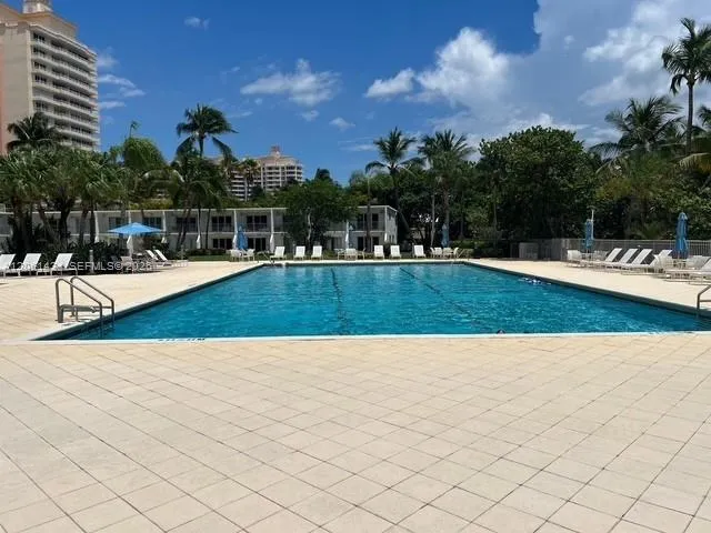 881 Ocean Dr #TH3 Key Biscayne, FL 33149