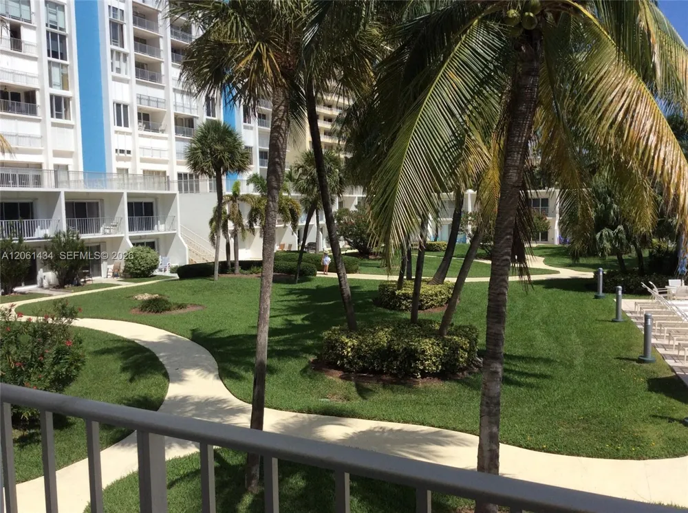881 Ocean Dr #TH3 Key Biscayne, FL 33149