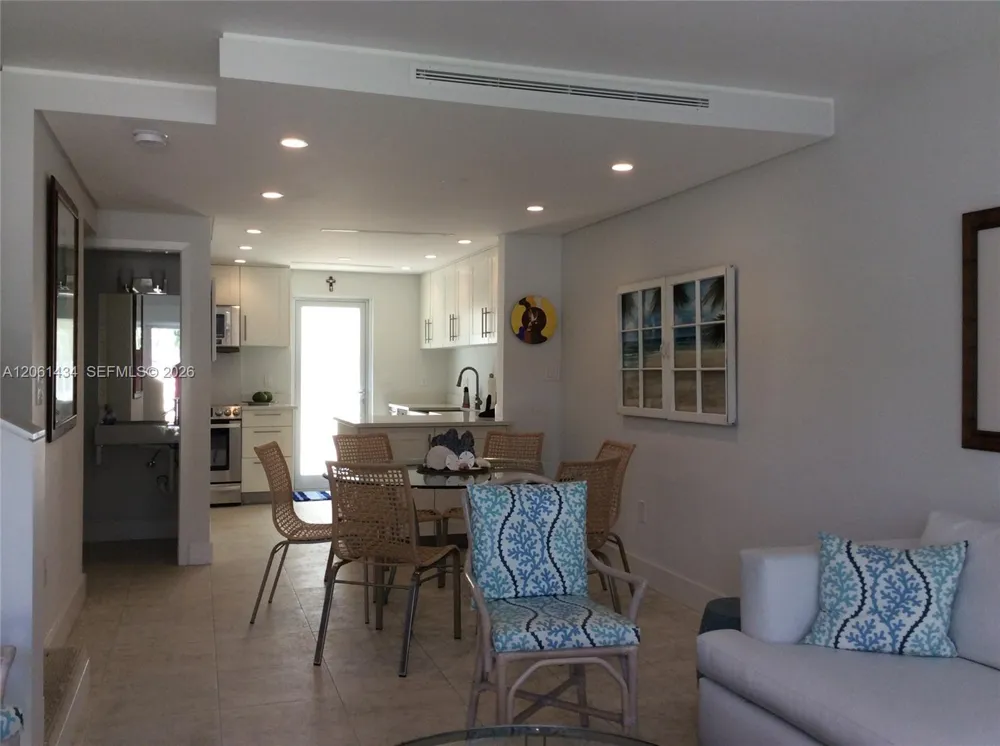 881 Ocean Dr #TH3 Key Biscayne, FL 33149