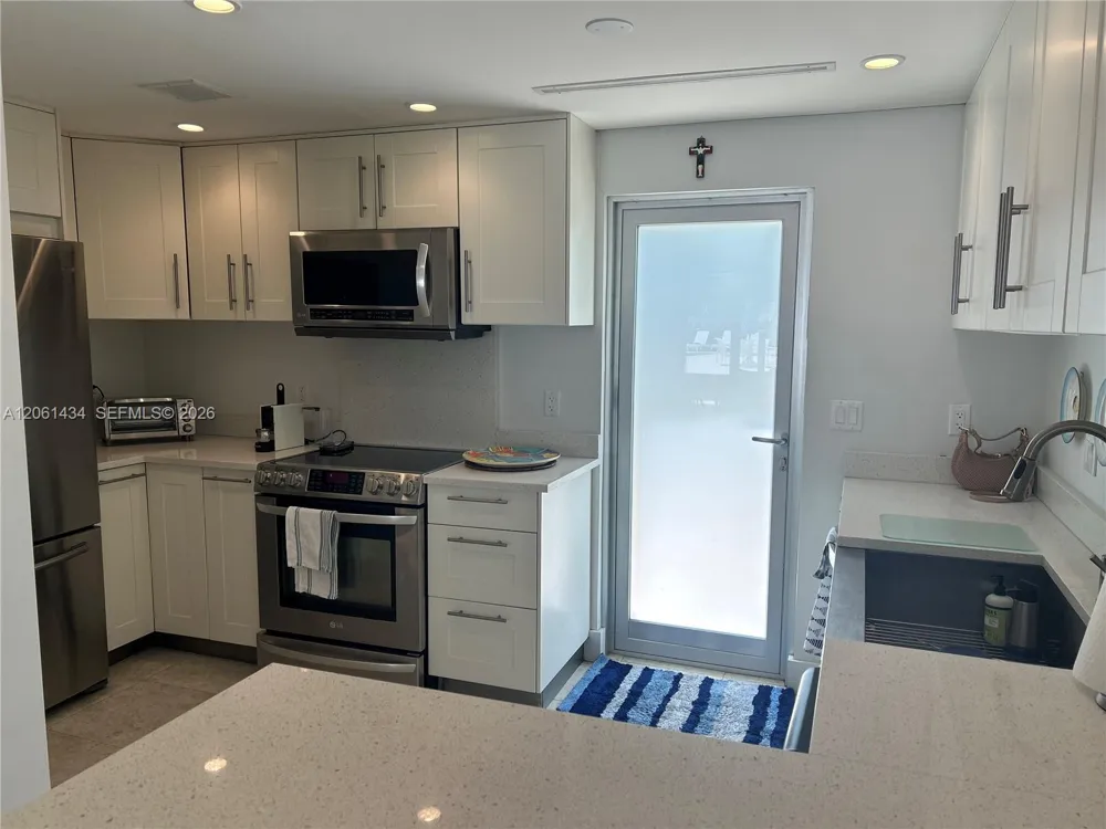 881 Ocean Dr #TH3 Key Biscayne, FL 33149