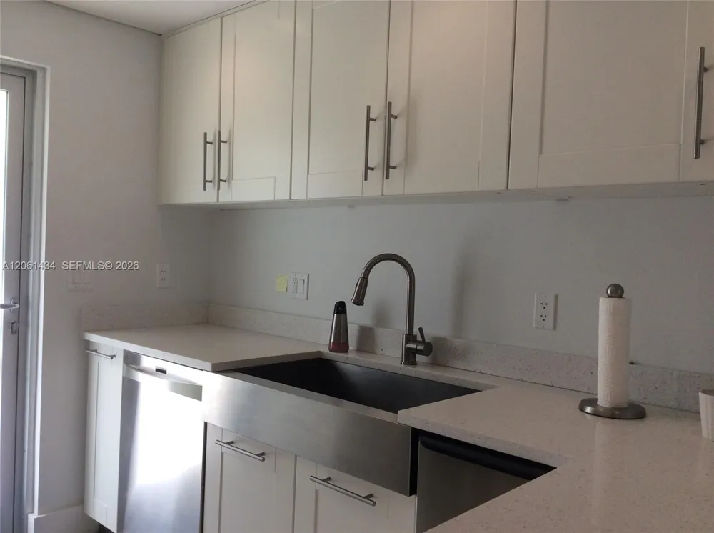881 Ocean Dr #TH3 Key Biscayne, FL 33149