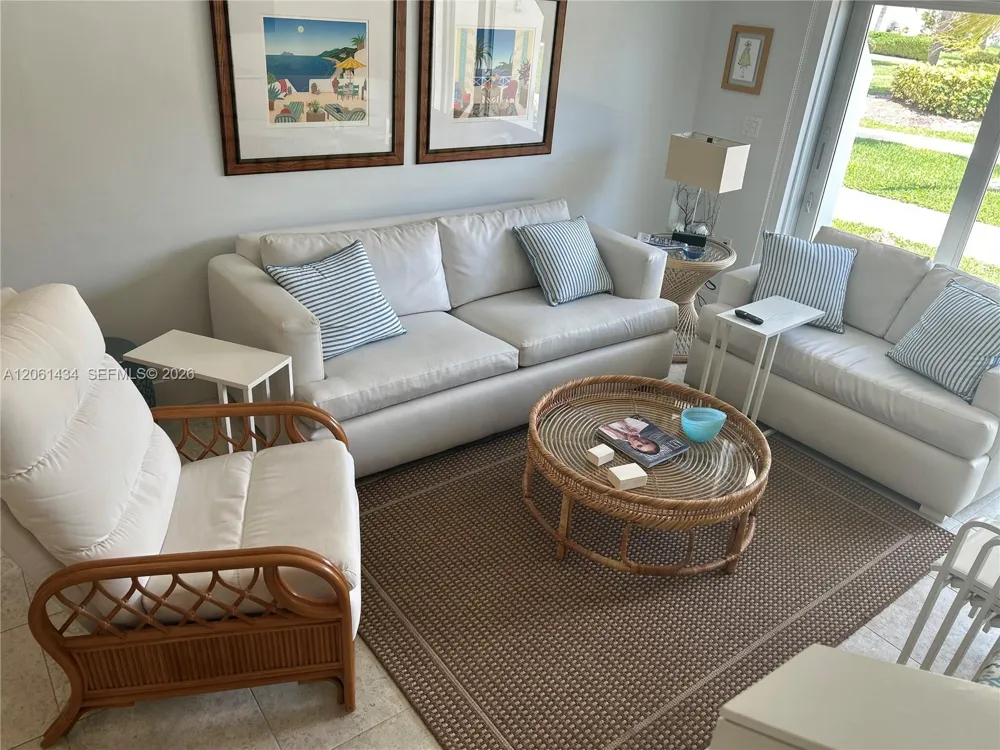 881 Ocean Dr #TH3 Key Biscayne, FL 33149