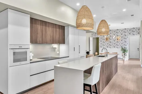 8289 NW 38TH STREET