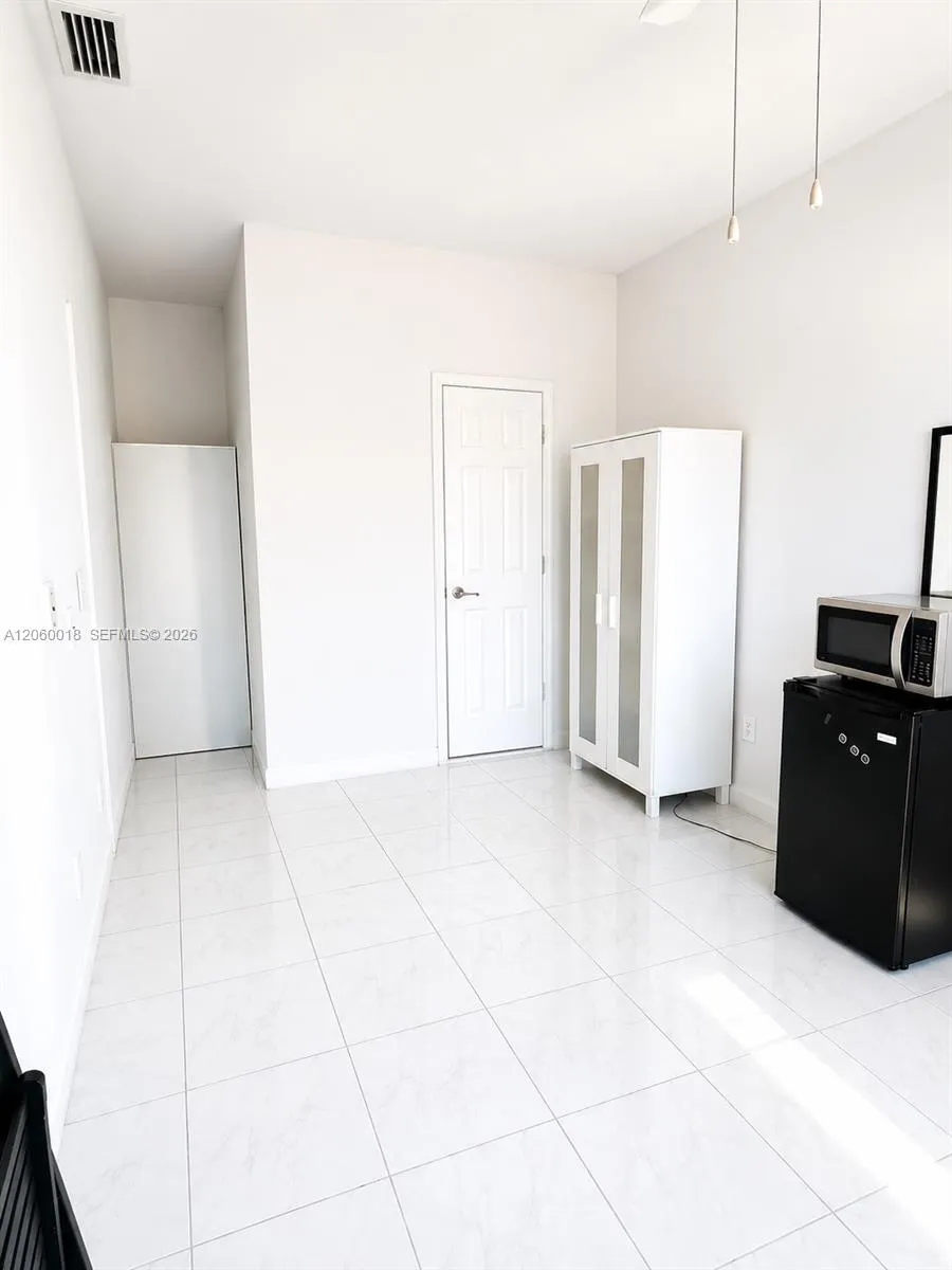 3443 SW 112th Ct Miami, FL 33165