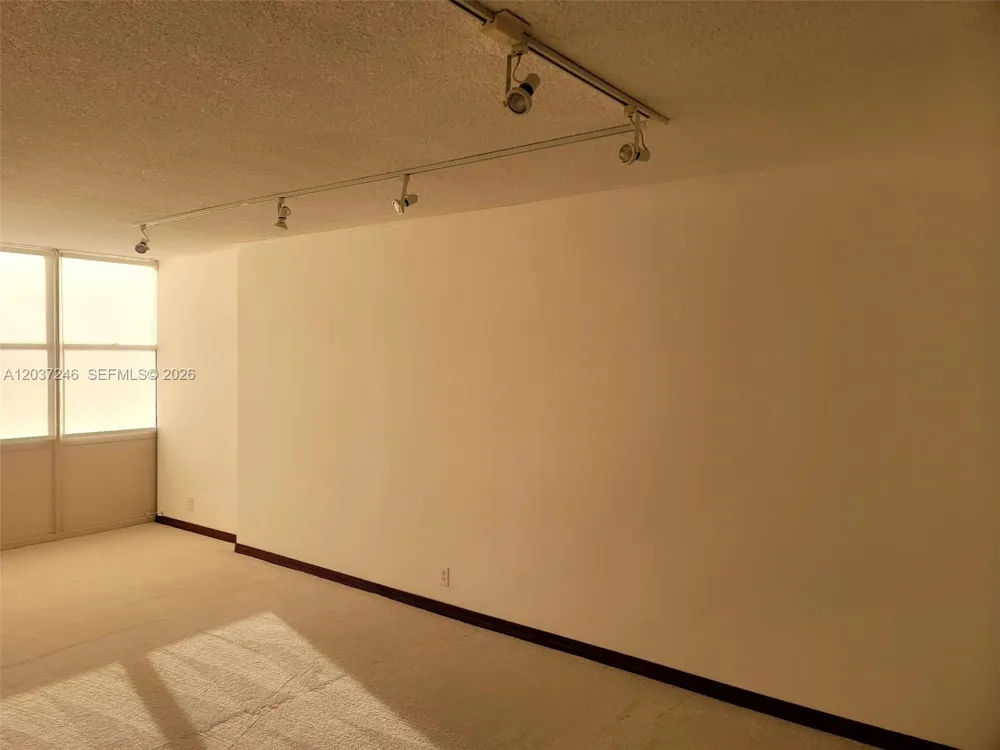 1901 Brickell Ave #B1807 Miami, FL 33129