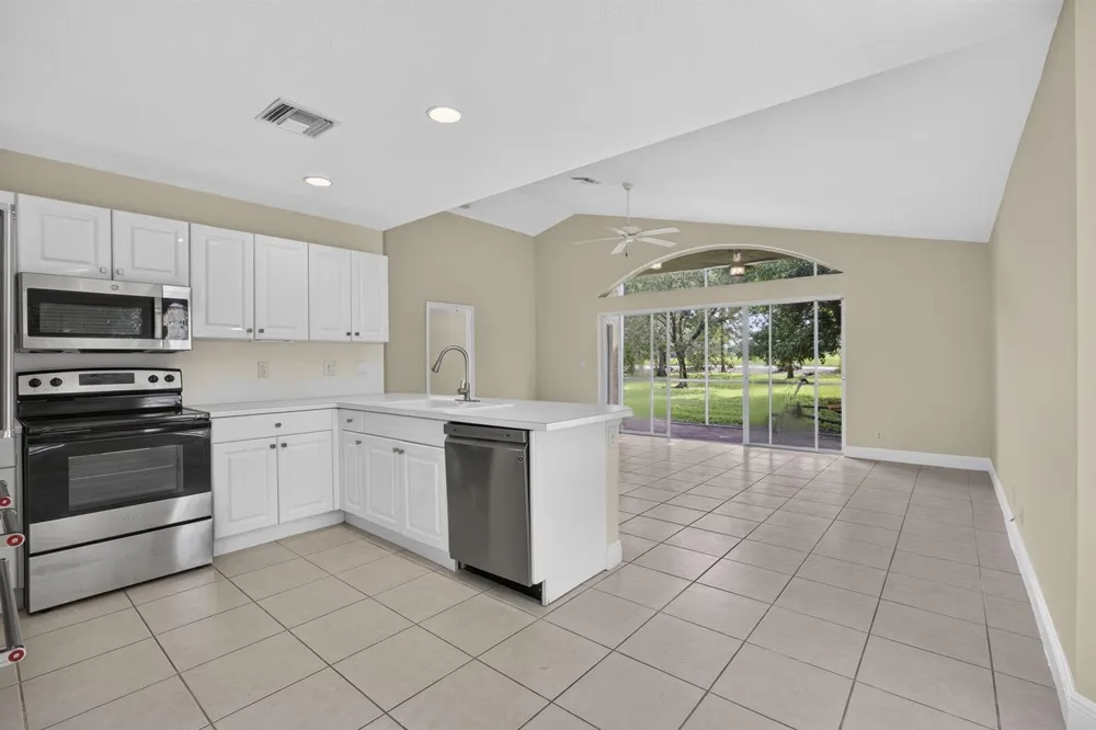 2146 COUNTRY GOLF DRIVE Wellington, FL 33414