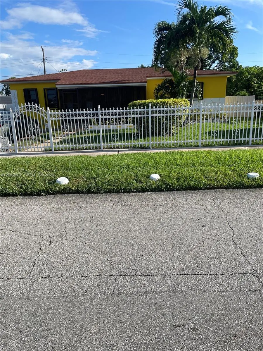 3265 NW 80th Ter Miami, FL 33147