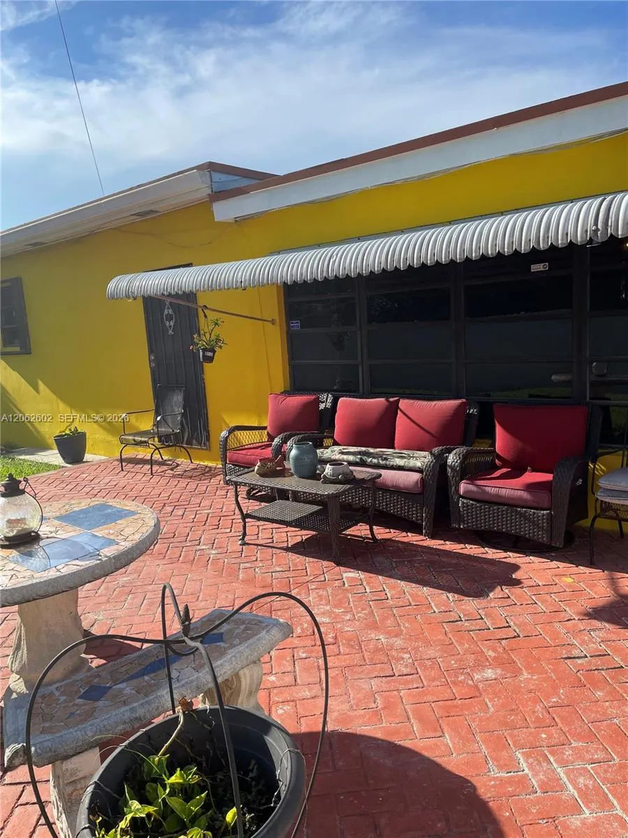 3265 NW 80th Ter Miami, FL 33147