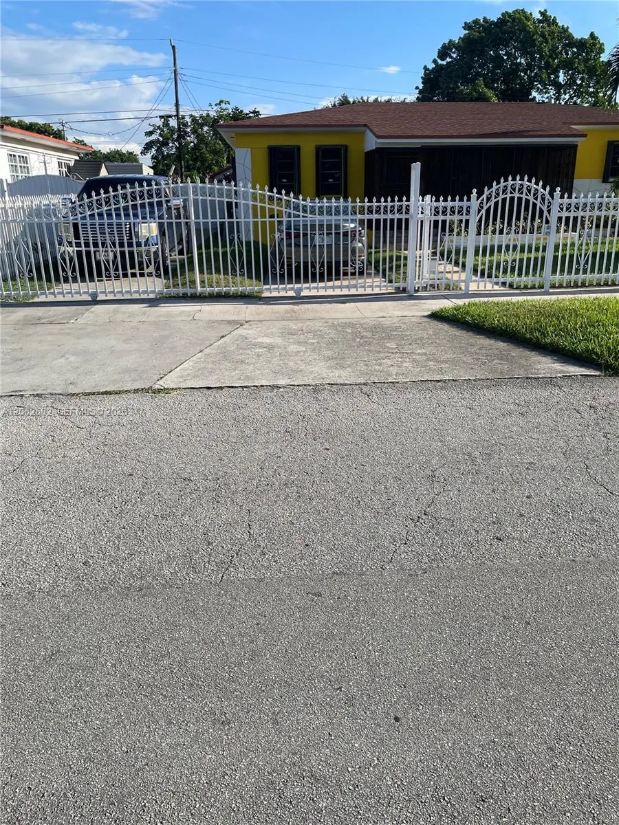 3265 NW 80th Ter Miami, FL 33147
