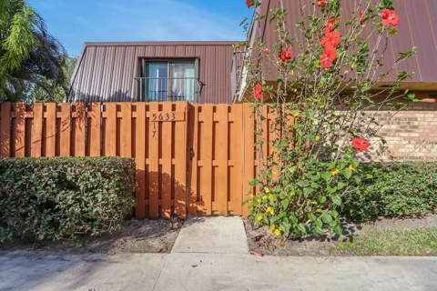 5633 SE WINDSONG LANE