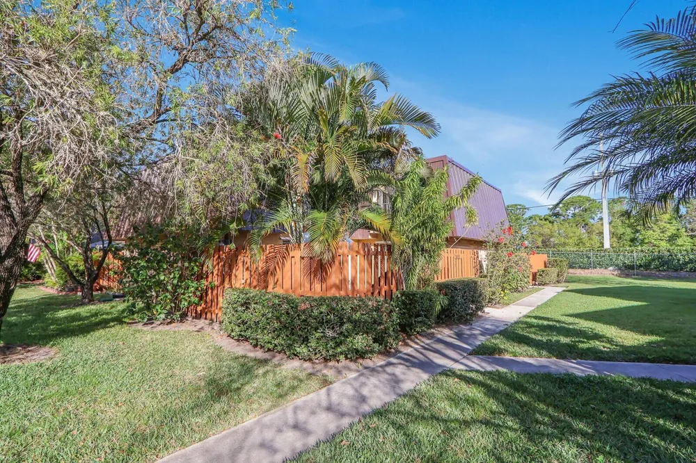 5633 SE WINDSONG LANE Stuart, FL 34997