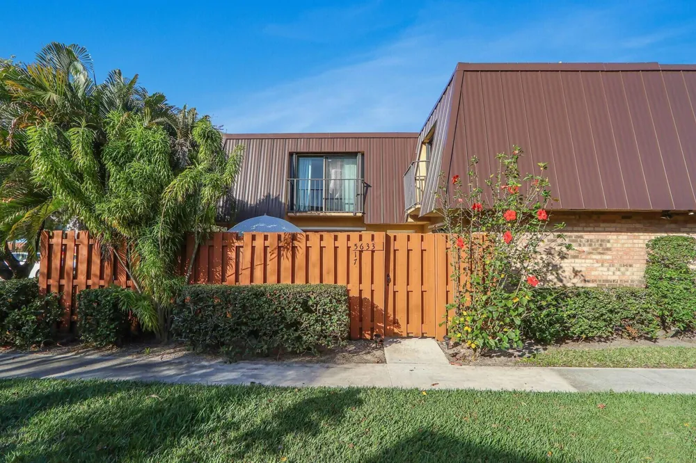 5633 SE WINDSONG LANE Stuart, FL 34997