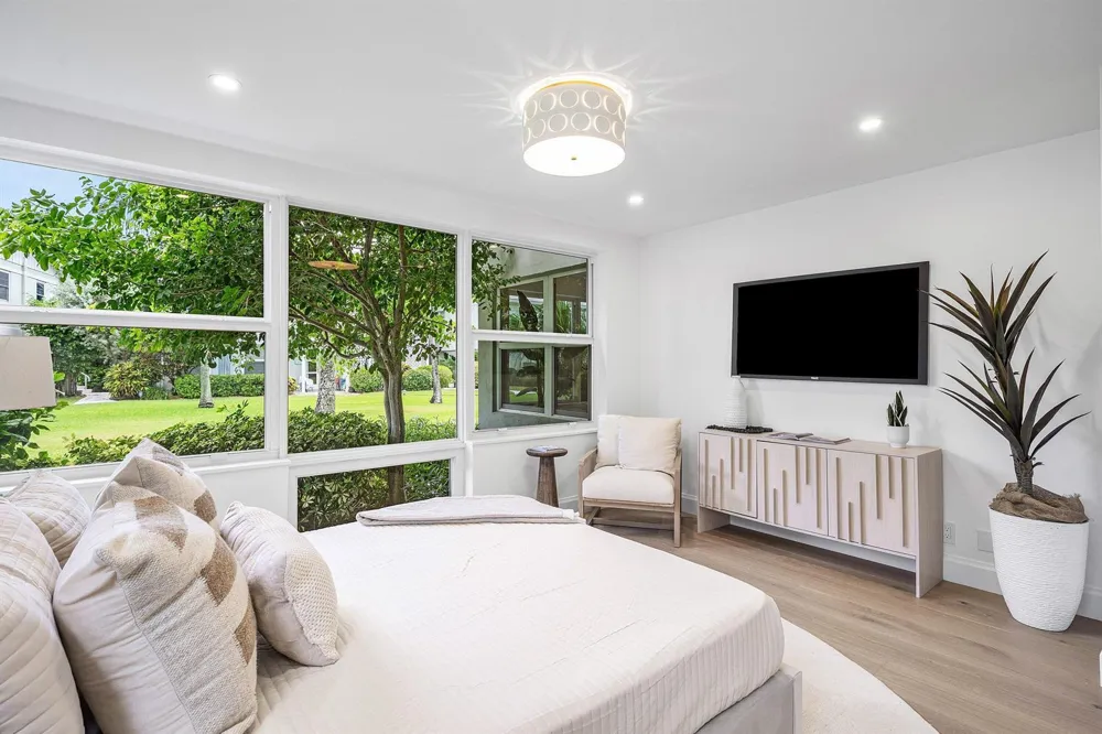 320 S OCEAN BOULEVARD #LC Delray Beach, FL 33483