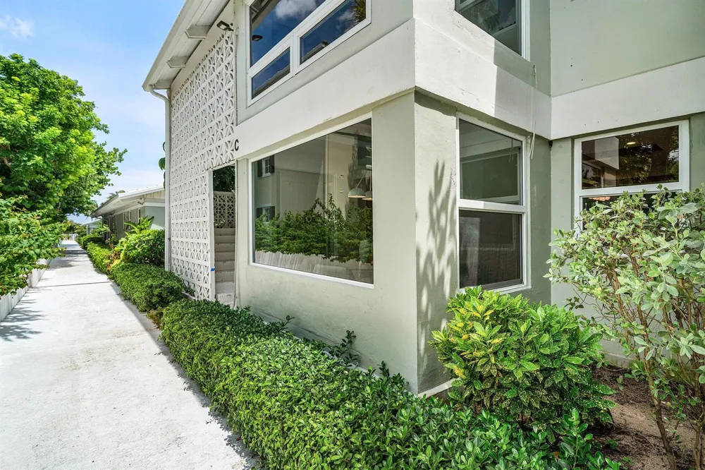 320 S OCEAN BOULEVARD #LC Delray Beach, FL 33483