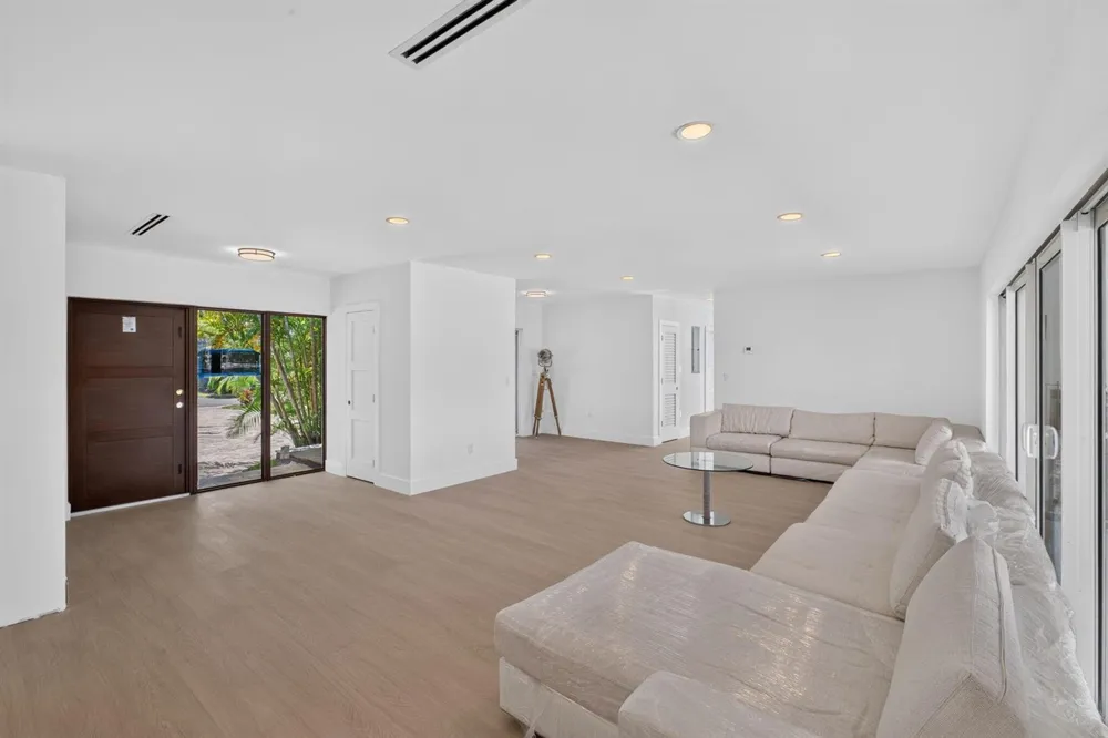 631 Mashta Drive Key Biscayne, FL 33149
