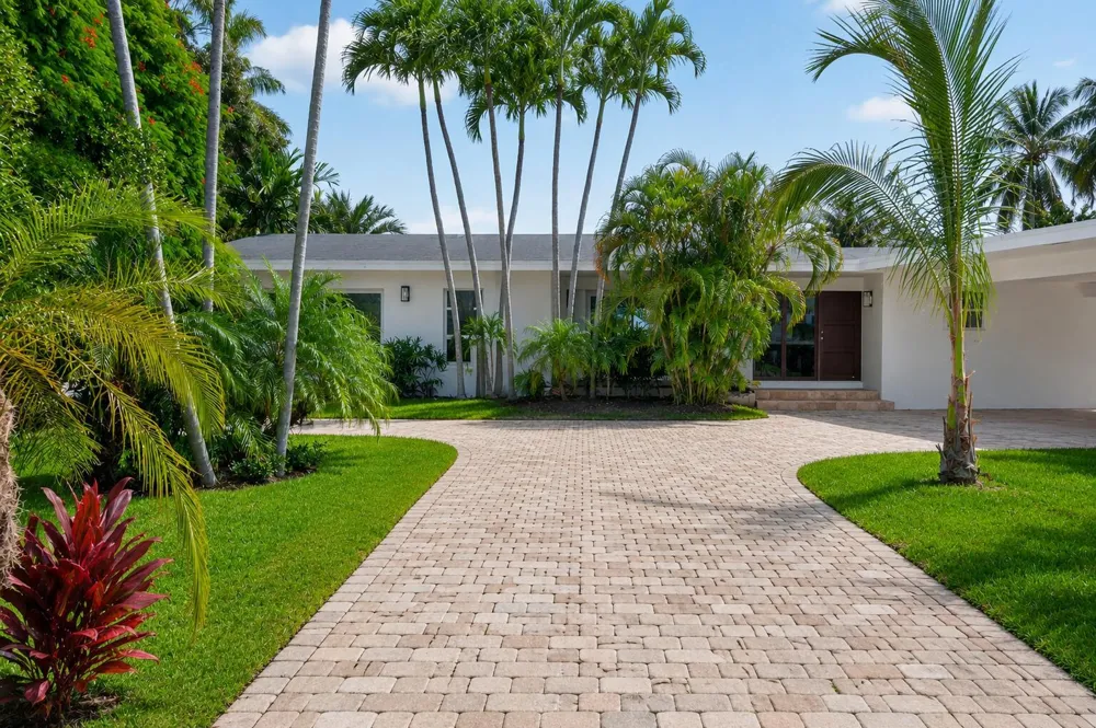 631 Mashta Drive Key Biscayne, FL 33149