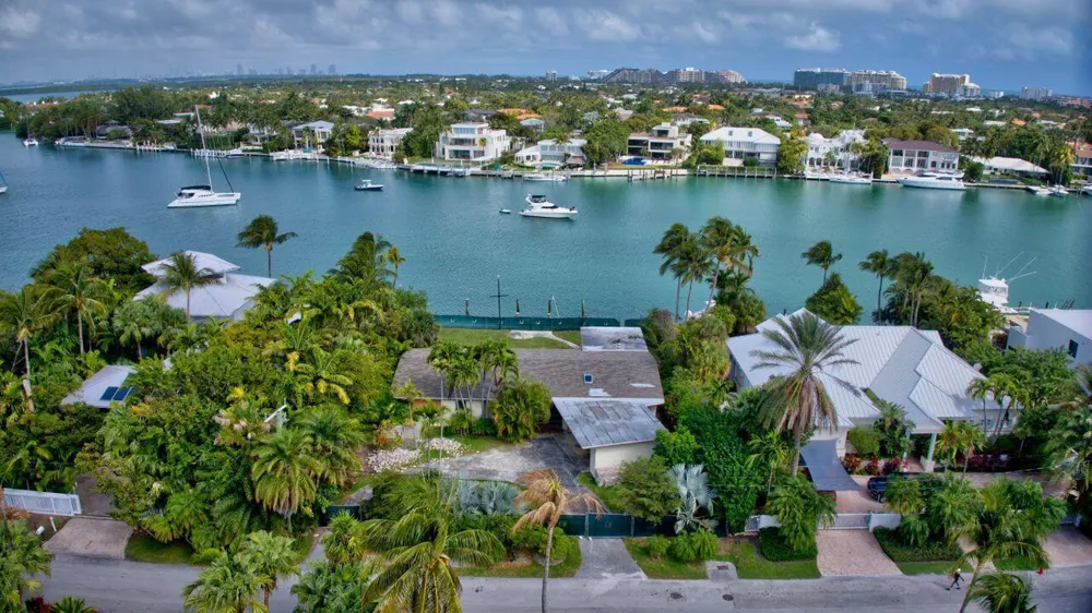 631 Mashta Drive Key Biscayne, FL 33149