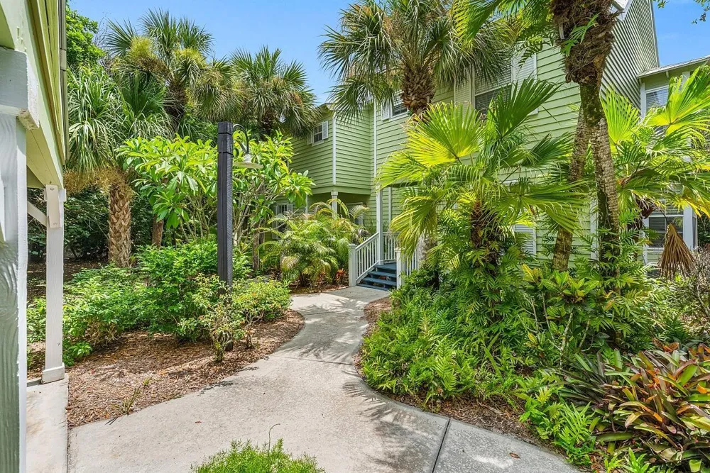 1260 PALMETTO COURT #106 Vero Beach, FL 32963