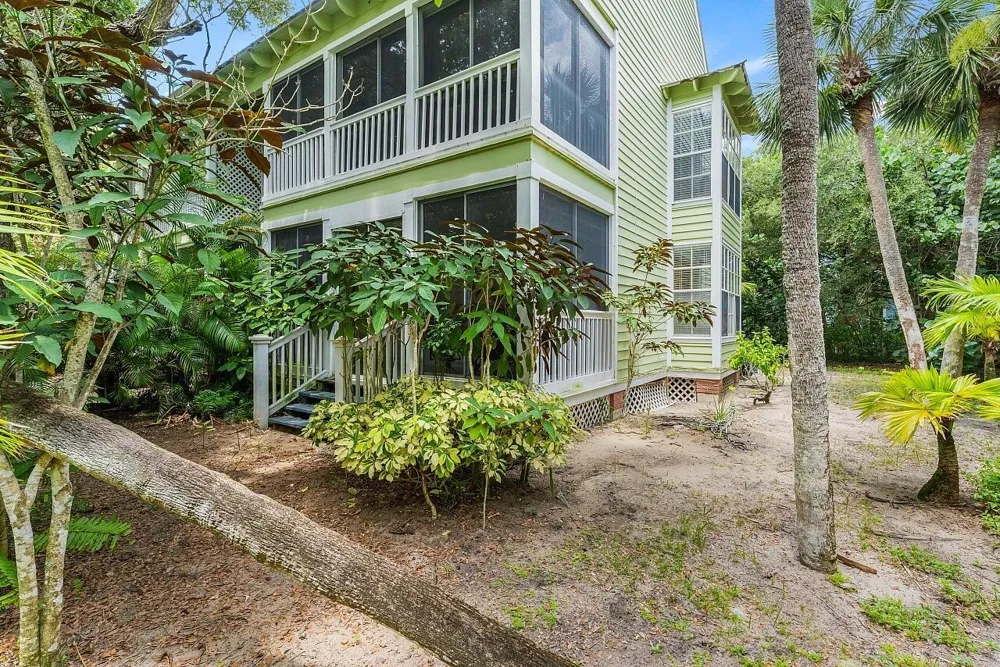 1260 PALMETTO COURT #106 Vero Beach, FL 32963