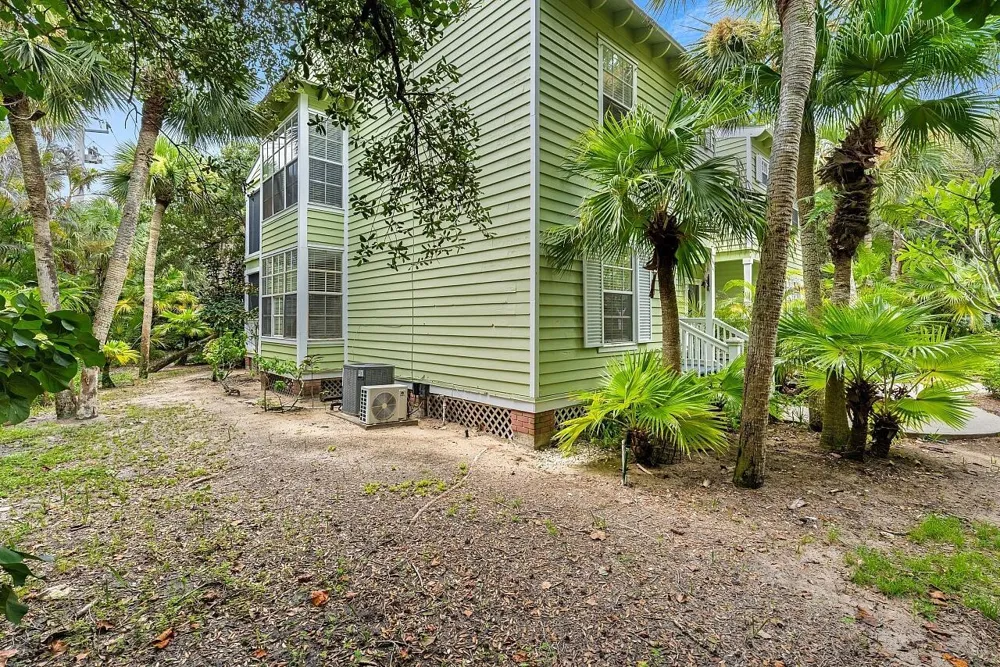 1260 PALMETTO COURT #106 Vero Beach, FL 32963