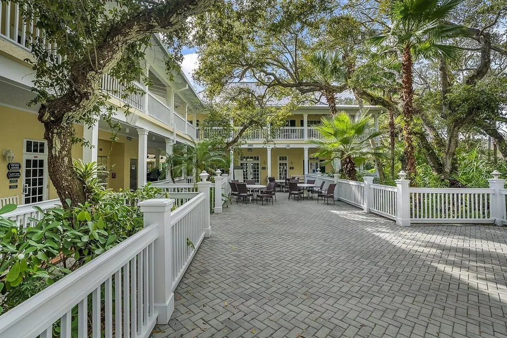 1260 PALMETTO COURT #106 Vero Beach, FL 32963