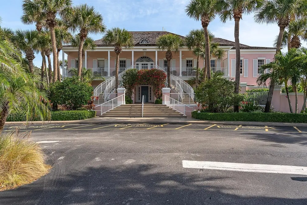 1260 PALMETTO COURT #106 Vero Beach, FL 32963