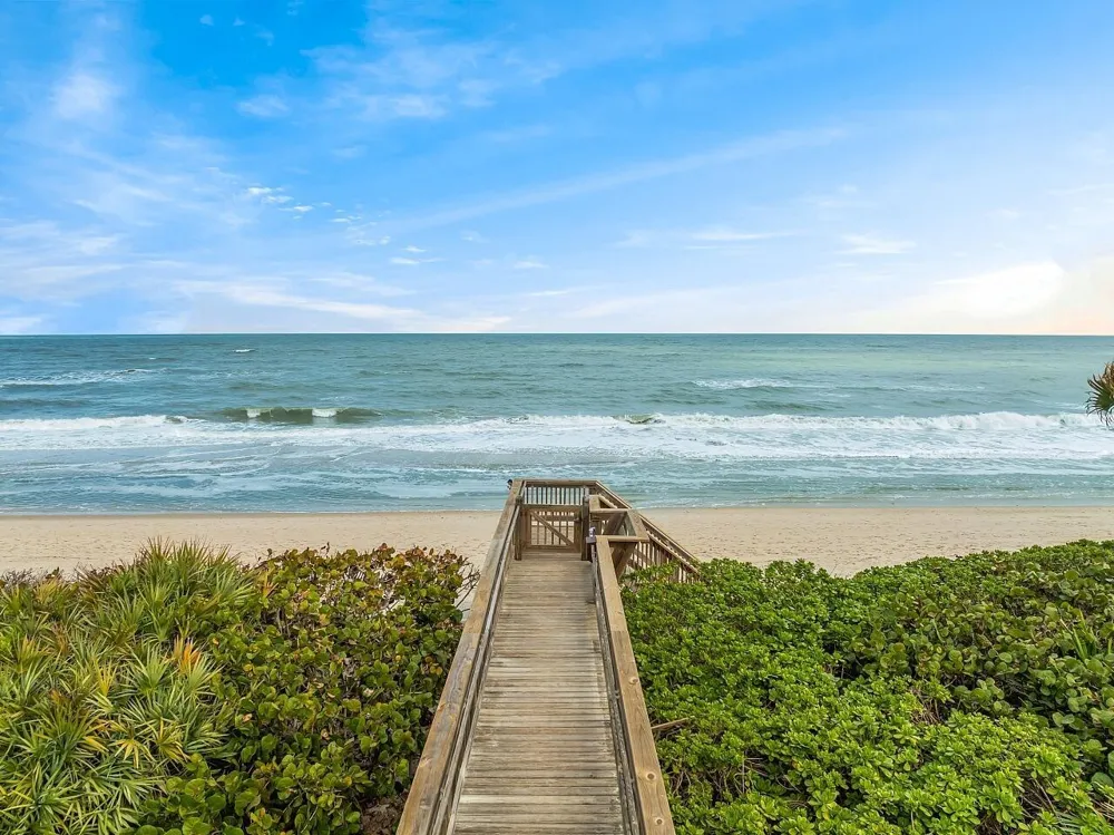 1260 PALMETTO COURT #106 Vero Beach, FL 32963