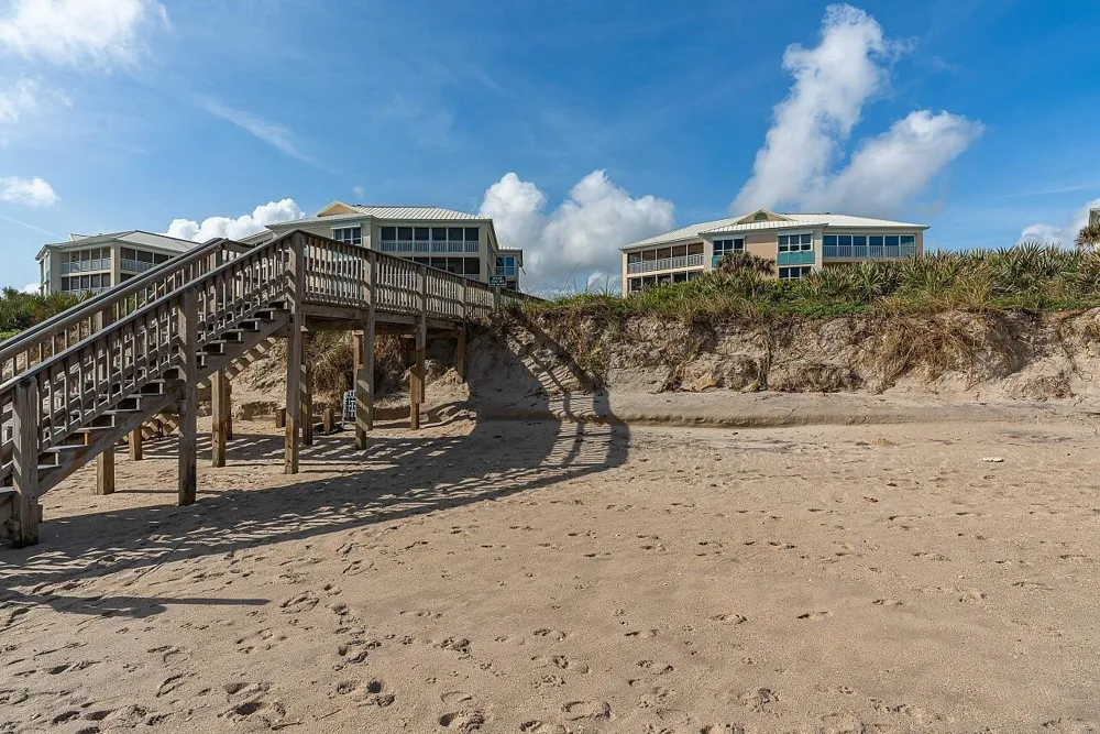 1260 PALMETTO COURT #106 Vero Beach, FL 32963