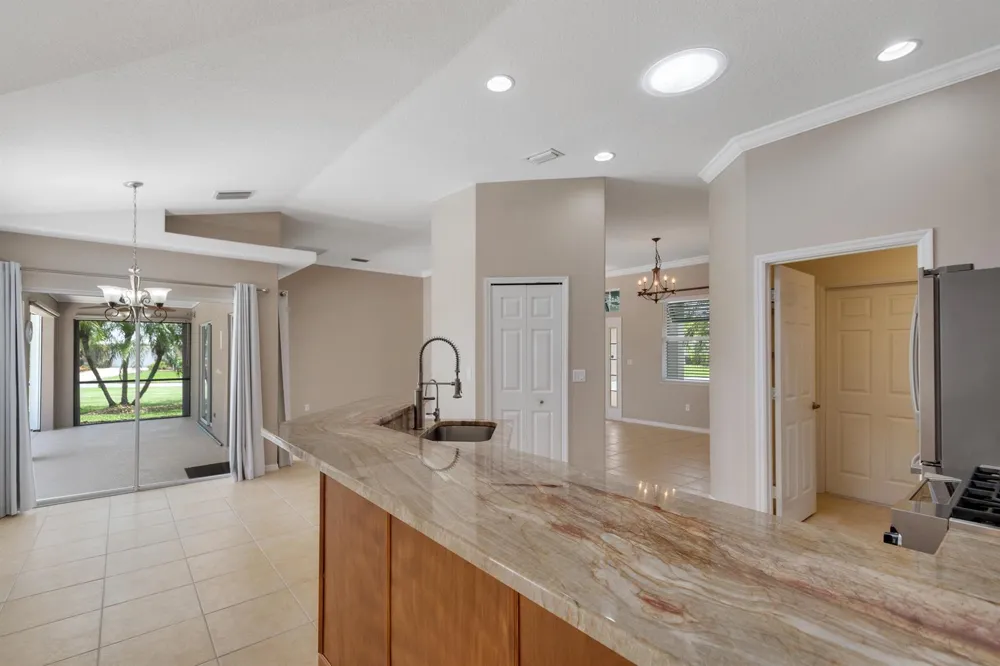 1025 SOUTHLAKES WAY SW Vero Beach, FL 32968