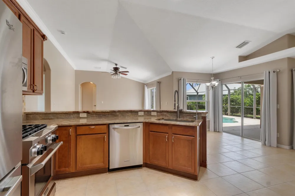 1025 SOUTHLAKES WAY SW Vero Beach, FL 32968