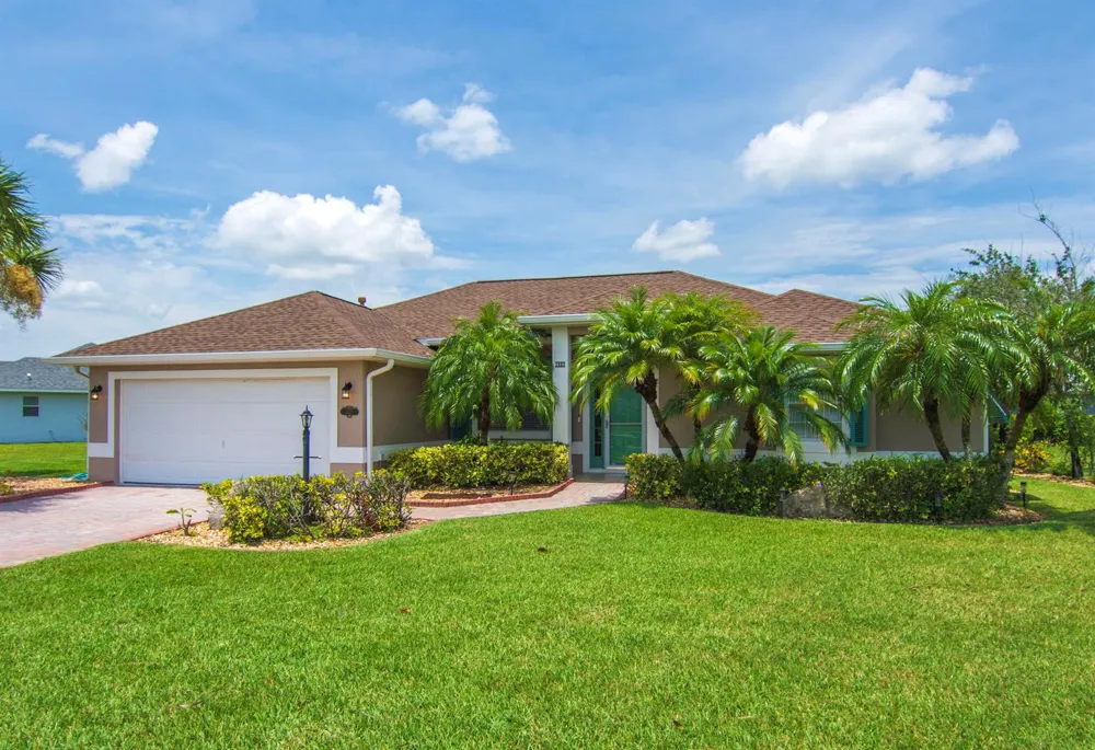 1025 SOUTHLAKES WAY SW Vero Beach, FL 32968