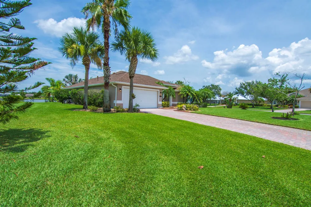 1025 SOUTHLAKES WAY SW Vero Beach, FL 32968