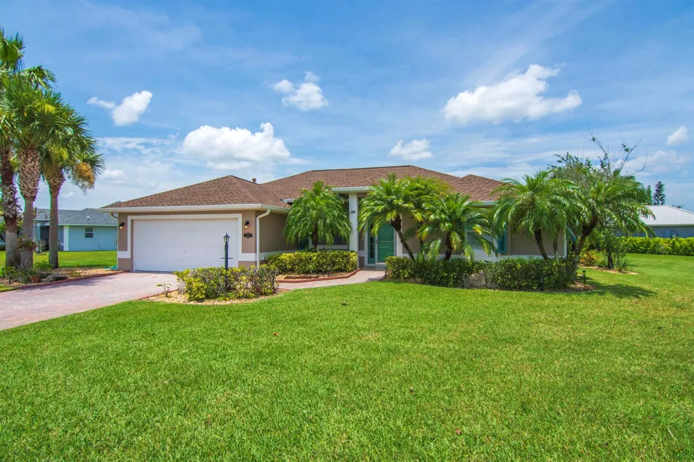 1025 SOUTHLAKES WAY SW Vero Beach, FL 32968