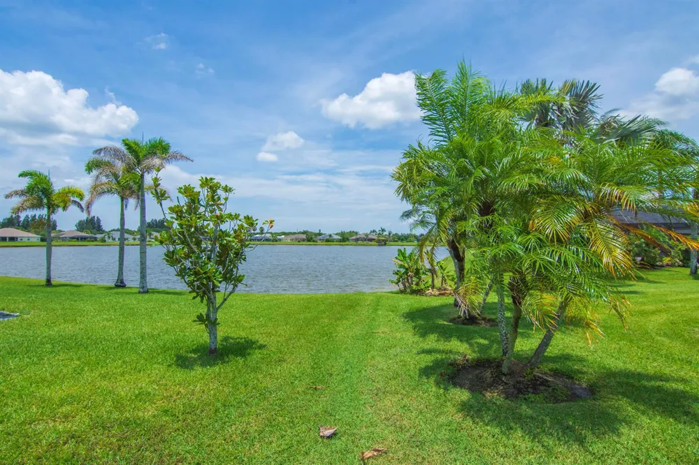 1025 SOUTHLAKES WAY SW Vero Beach, FL 32968