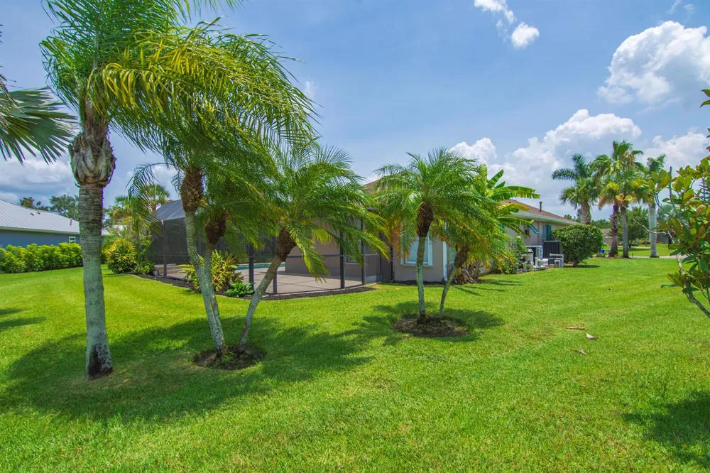 1025 SOUTHLAKES WAY SW Vero Beach, FL 32968
