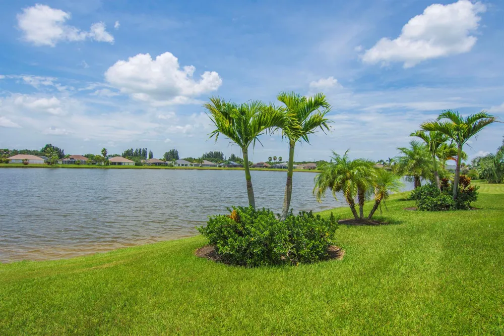 1025 SOUTHLAKES WAY SW Vero Beach, FL 32968