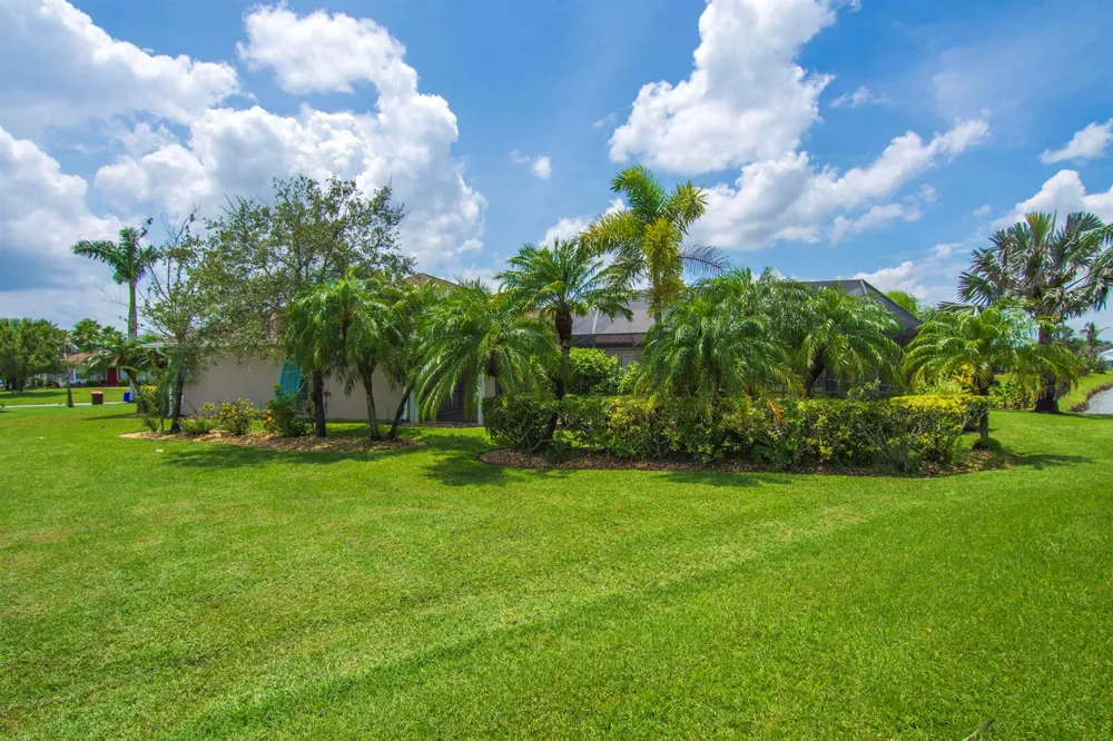 1025 SOUTHLAKES WAY SW Vero Beach, FL 32968