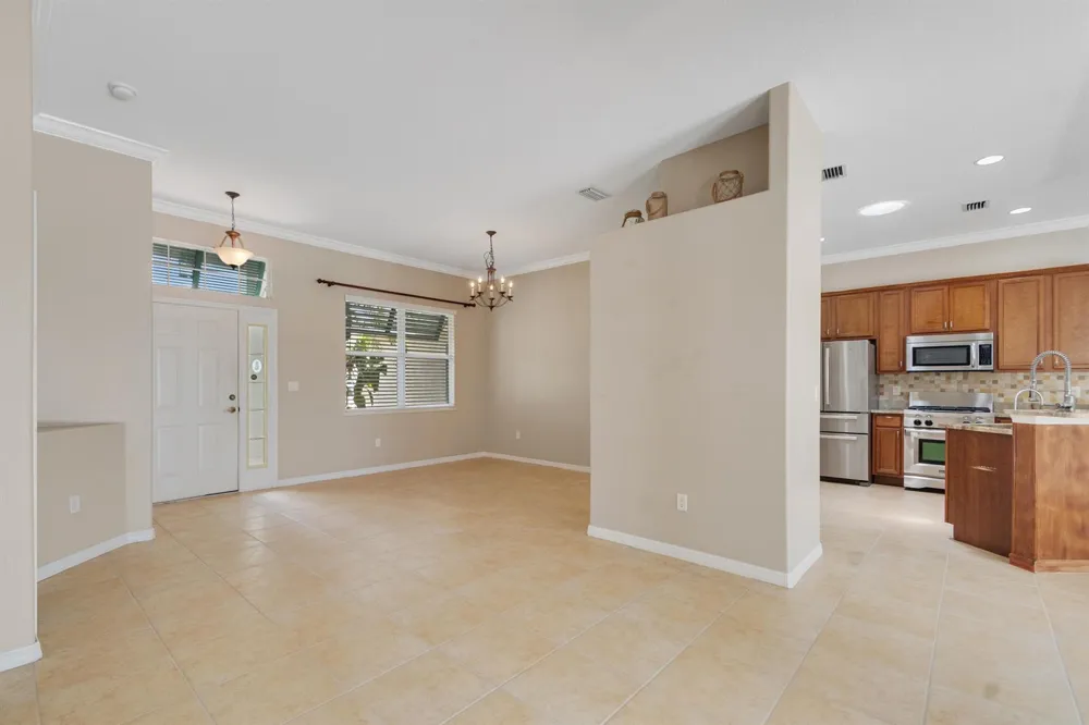 1025 SOUTHLAKES WAY SW Vero Beach, FL 32968