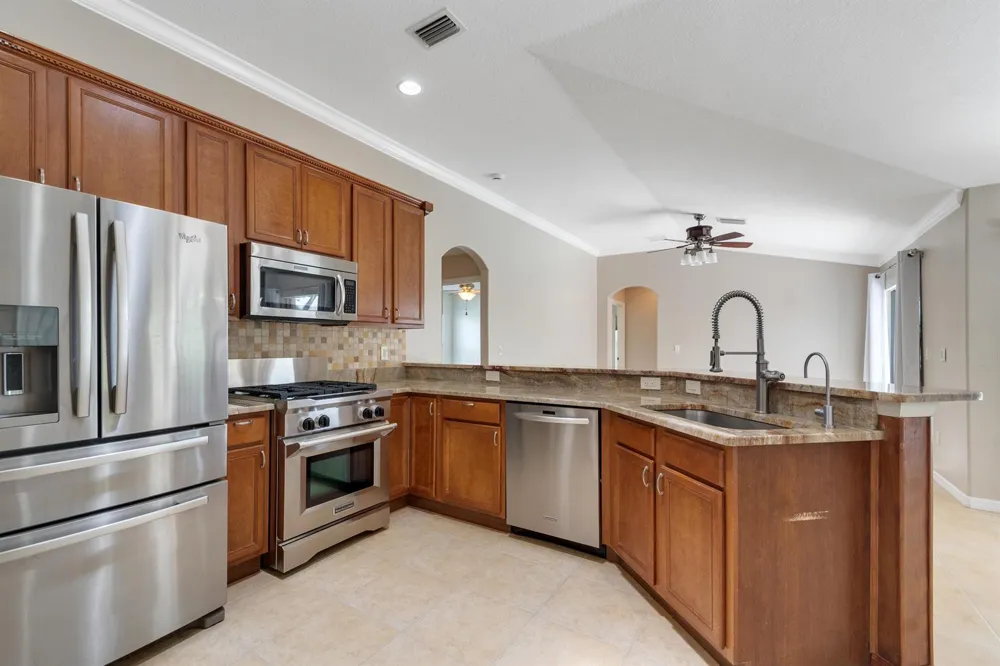1025 SOUTHLAKES WAY SW Vero Beach, FL 32968