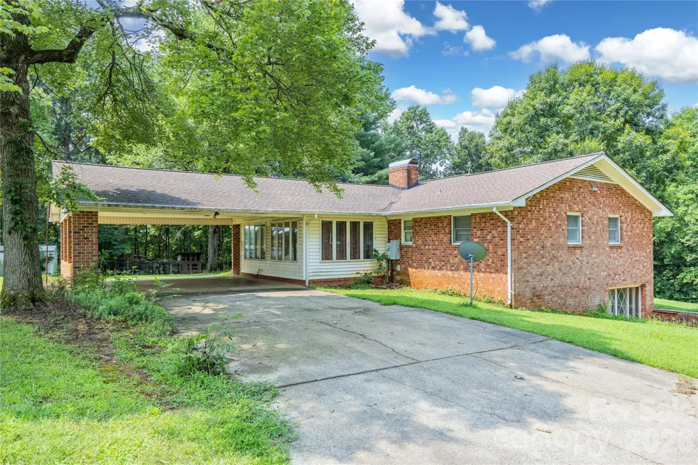 4988 Amick Lane Liberty, NC 27298